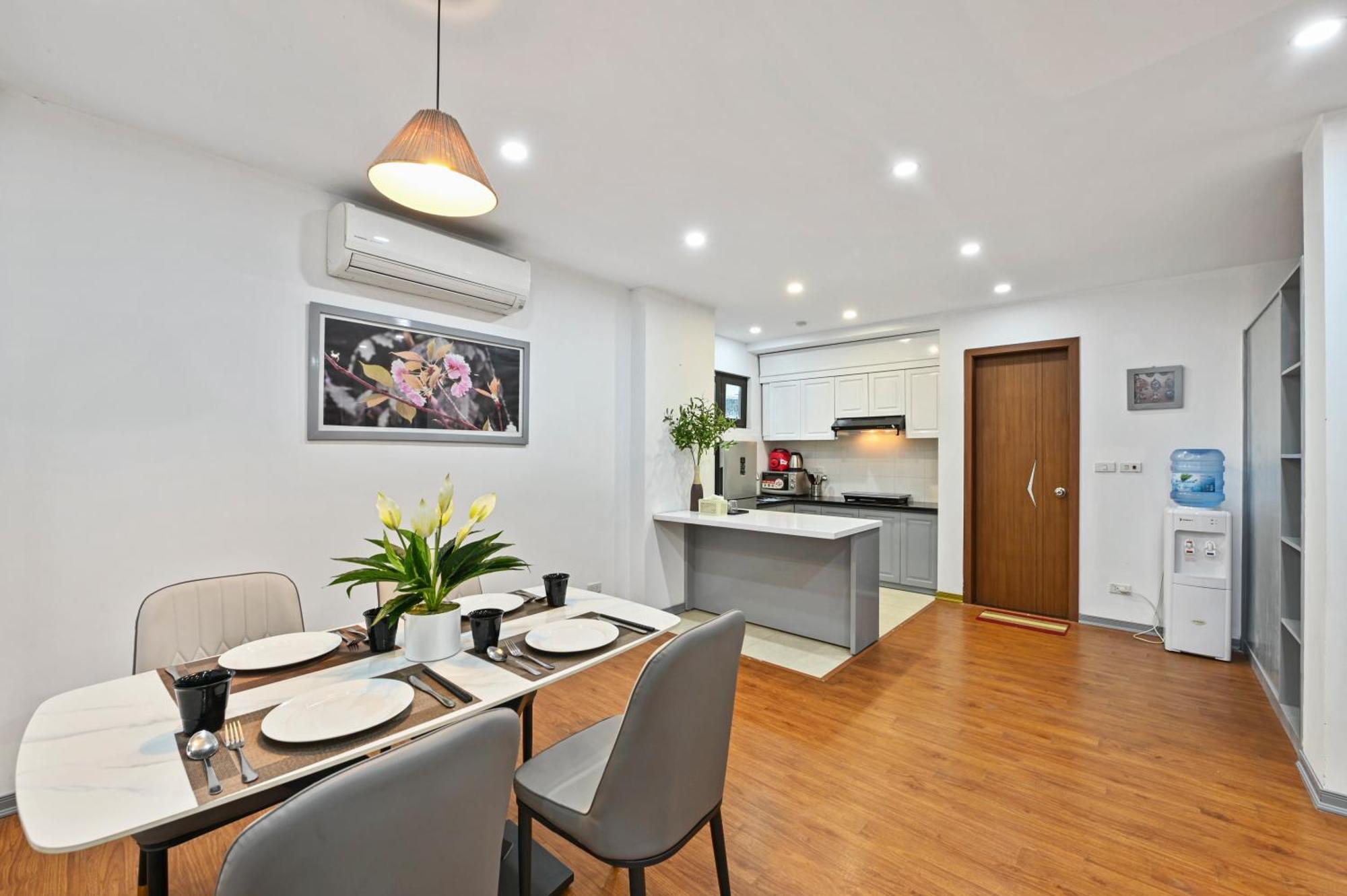 Housing22 Service 20 Linh Lang * Hanoi